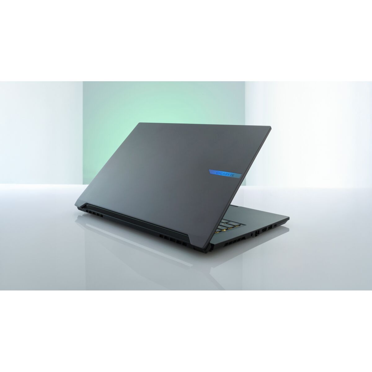 Laptop Gigabyte 9REG6AB6VH2DJKEES000-4